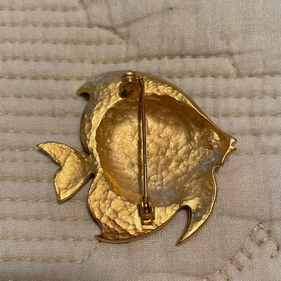 Fish Pin Brooch 🐠 - Picture 3 of 4